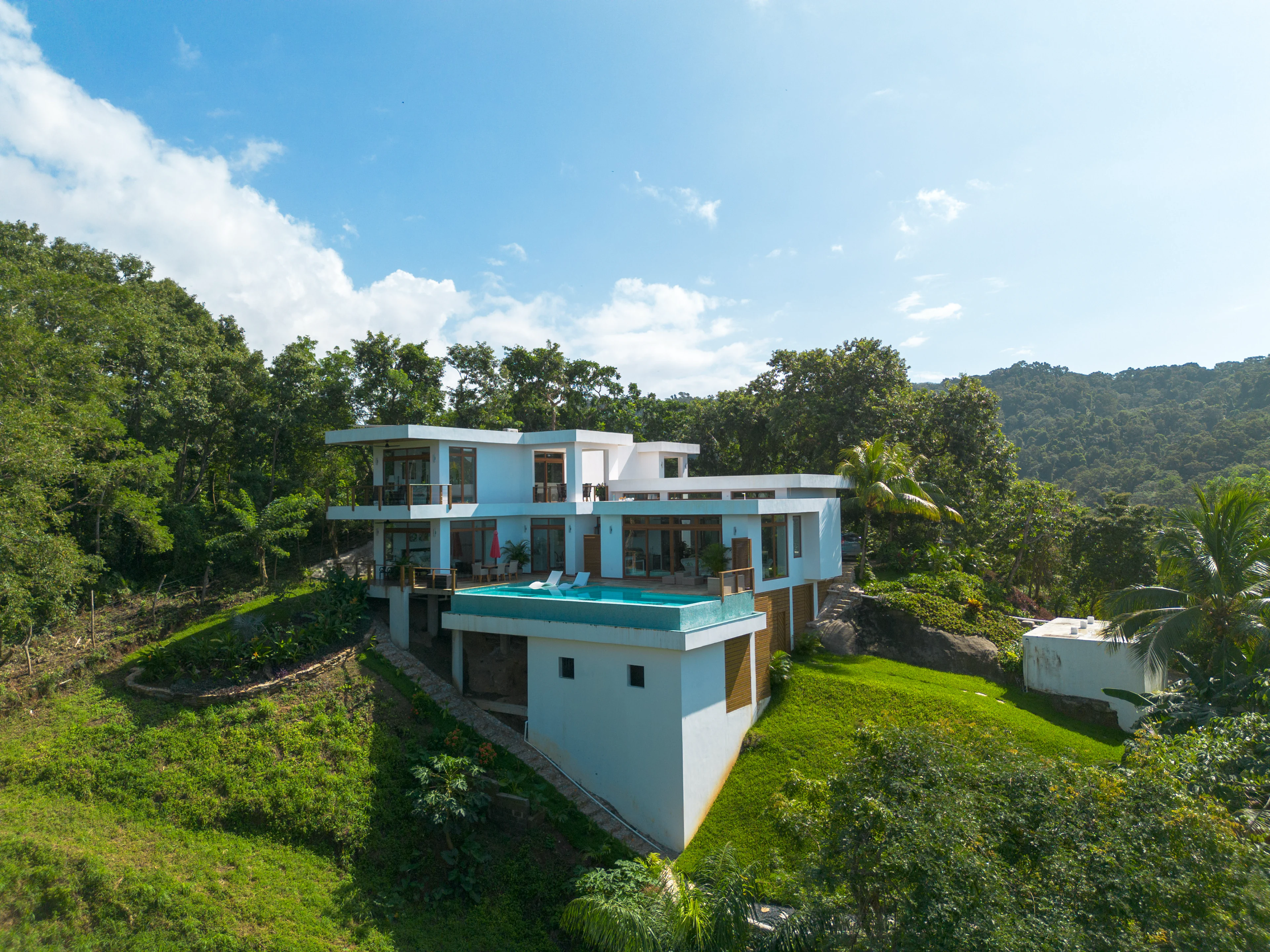 Hilltop Paradise — photo 4
