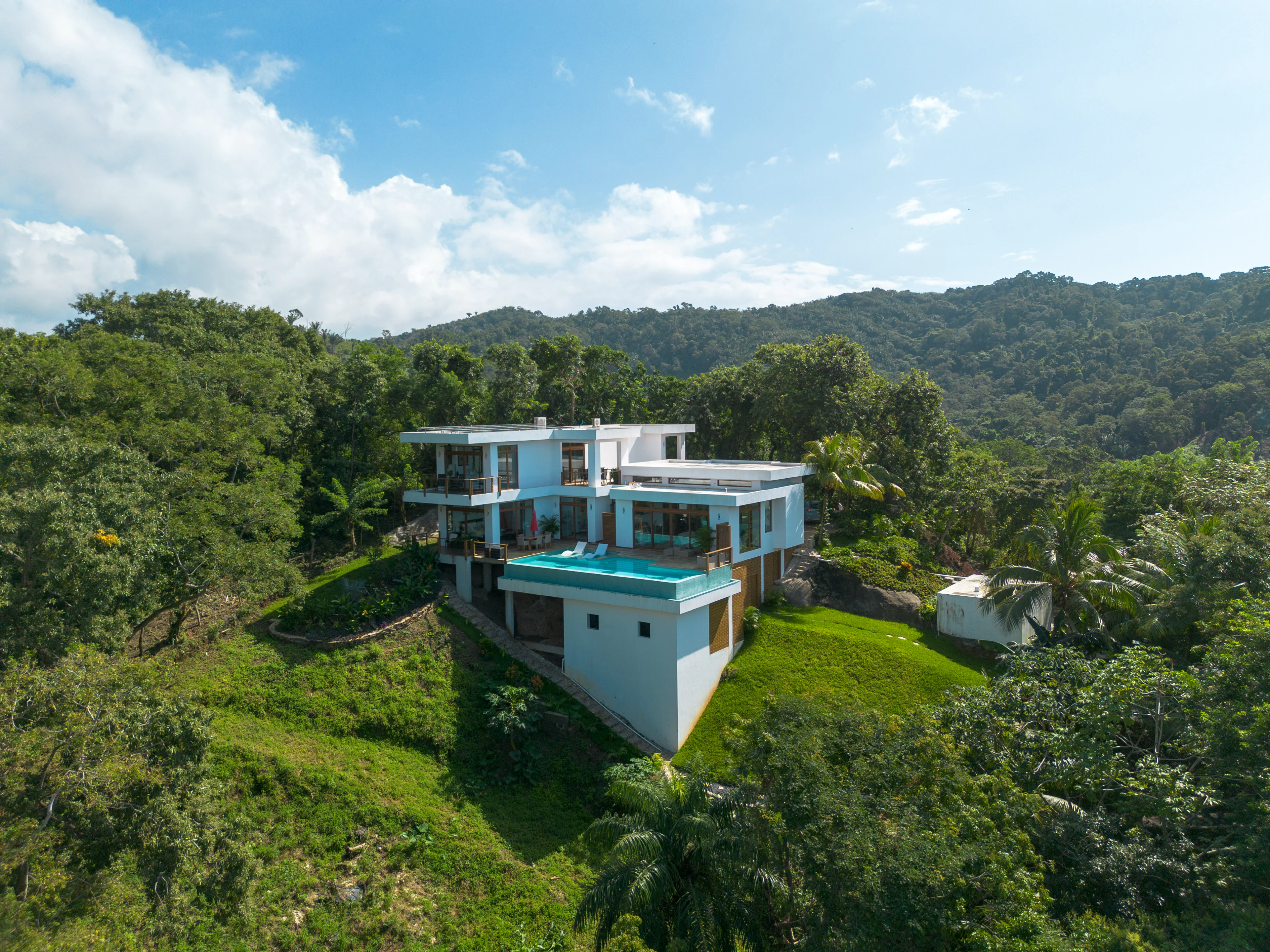 Hilltop Paradise — photo 10