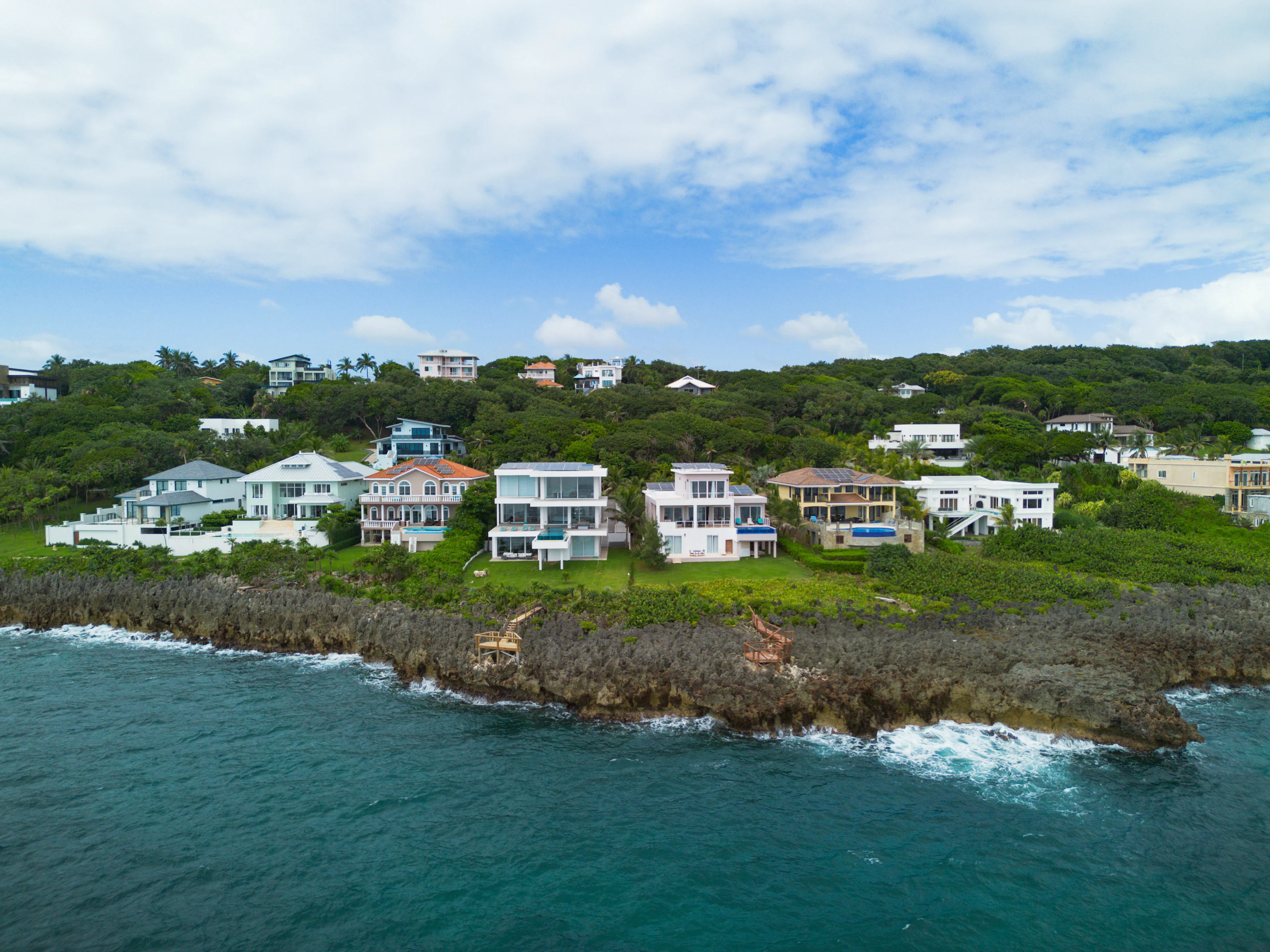 Infinity pool and ocean view at Vista Azul, Lighthouse Estates.